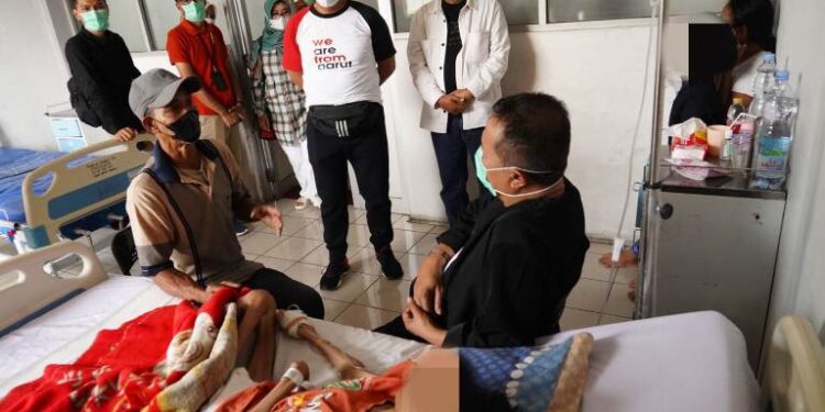 Pj. Bupati Garut Tinjau Pasien Gizi Buruk, Ini Pesannya (foto/Diskominfo Garut)
