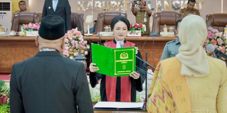Pj. Bupati Langkat Hadiri Pengambilan Sumpah Pimpinan DPRD Periode 2024-2029 (foto/Diskominfo Langkat)