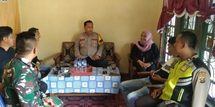 Polsek Belitang III Gandeng Paswascam Belitang Jaya Jaga Kondusivitas Pilkada (foto/Yesi)