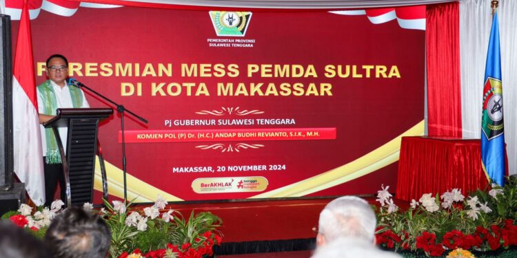 Penjabat (Pj) Gubernur Sulawesi Tenggara (Sultra), Andap Budhi Revianto, secara resmi meresmikan Mess Pemerintah Daerah (Pemda) Sultra yang berada di Kota Makassar, Rabu (20/11/24). (foto/Humas Pemprov Sultra)