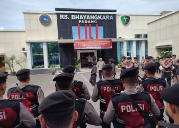 Suasana RS Bhayangkara Padang, anggota Kasatreskrim tewas dalam insiden ini (foto/doc)