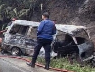 Suzuki Carry Terbakar di Jengkol Padang, Supir Ikut Terbakar (foto/ist)