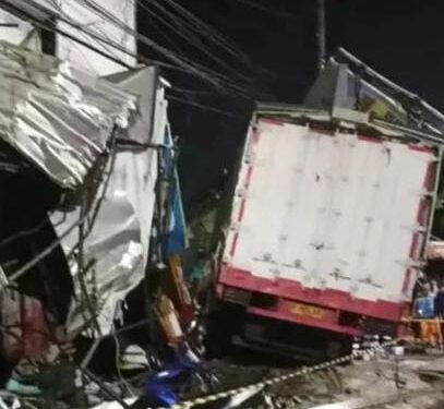 TKP kecelakaan beruntun yang tewaskan 2 orang (foto/ist)