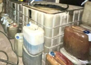 Temuan ribuan liter BBM oplosan saat digeledah Polres Banda Aceh (foto/doc)