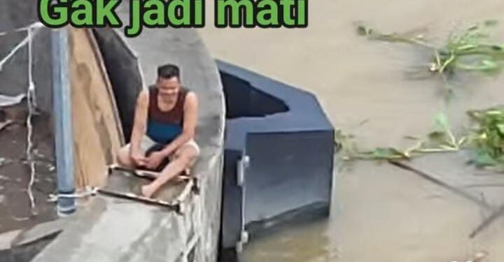 Viral Pemuda Nekat Terjun ke Jembatan Ampera gegara Ortu (foto/@bimbimrss)