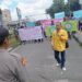 Ketua Umum Lembaga Peduli Pembangunan Pemberdayaan Masyarakat Indonesia (LP3MI), Irvan JM Simatupang, saat berorasi di depan Mapolda Sumut, Kamis (31/10/2024). (foto/ist)