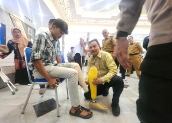 20 Difabel Di Garut Peroleh Bantuan Kaki Palsu (foto/Diskominfo Garut)