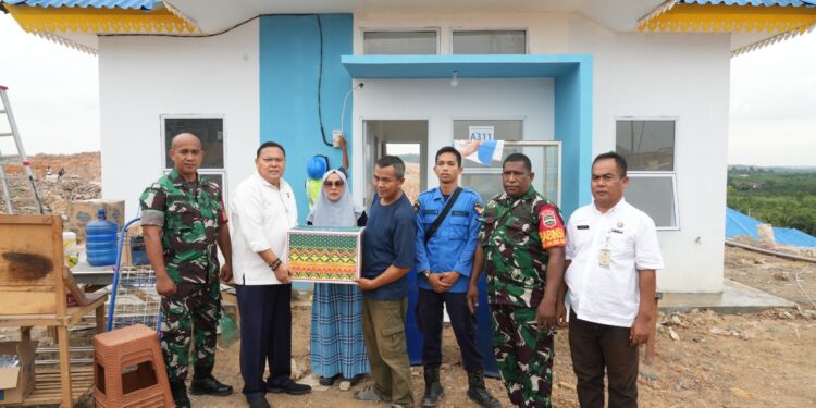 Warga Rempang yang telah menempati hunian baru di Tanjung Banun (foto/Humas BP Batam)