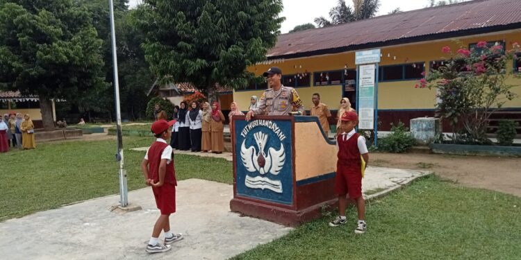 Bhabinkamtibnas Polres OKU Timur Lakukan Pembinaan Polisi Sahabat Anak (foto/Yesi)