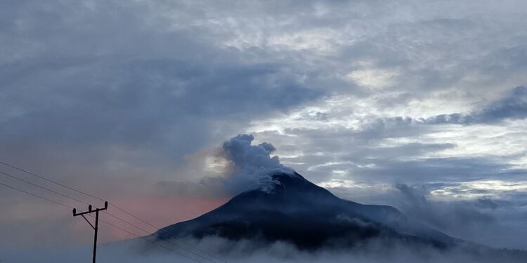 Gunung Lewotobi Laki-Laki Kembali Erupsi Disertai Gempa Hembusan (foto/Magma Esdm)