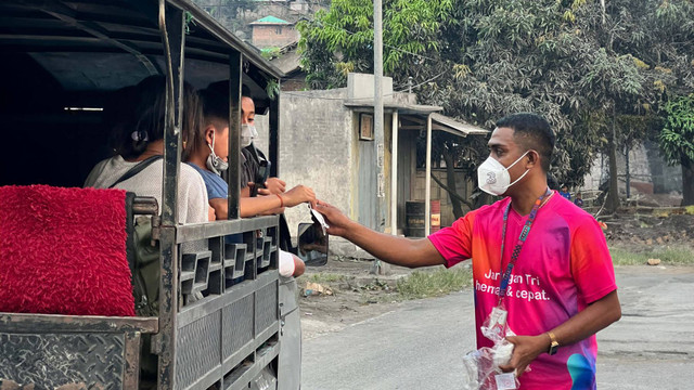 Indosat Beri Layanan Internet Gratis untuk Korban Erupsi Gunung Lewotobi (foto/Indosat)
