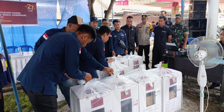 Kapolsek Belitang II Hadiri Rapat Pleno Rekapitulasi Penghitungan Suara Pemimpin Daerah (foto/Yesi)