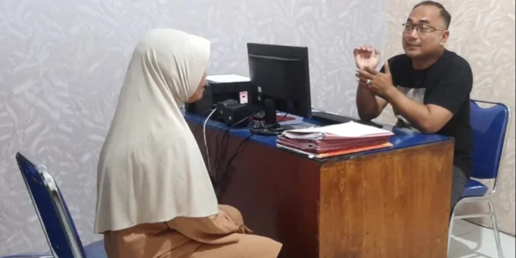 Pelaku saat diperiksa untuk memberikan keterangan (foto/doc)