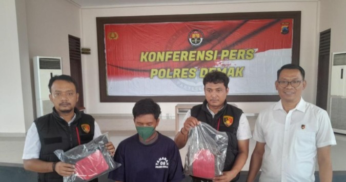 Pelaku yang diamankan di Polres Demak (foto/doc)