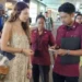 Perempuan asal Brasil berinisial AGA (34) ketika dideportasi oleh petugas Rumah Detensi Imigrasi (Rudenim) Denpasar (foto/doc)
