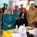 Pj Bupati Langkat H.M. Faisal Hasrimy, AP, M.AP bersama Ketua TP PKK Langkat Ny. Uke Retno Wahyuni Faisal mendampingi Ketua TP PKK Sumatera Utara Ny. Tyas Fatoni dalam kunjungan kerja untuk memantau pelaksanaan program kesehatan dan gizi di Kecamatan Secanggang, Senin (16/12/2024). (foto/Diskominfo Langkat)