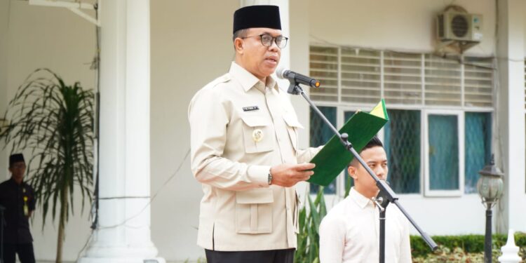 Pj. Bupati Langkat, H.M. Faisal Hasrimy, AP, M.AP., mengukuhkan 1780 anggota Badan Permusyawaratan Desa (BPD) se-Kabupaten Langkat di halaman Kantor Bupati Langkat pada Jumat, (20/12/2024). (foto/Diskominfo Langkat)