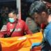 Proses evakuasi mayat korban (foto/ist)