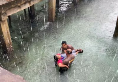 Proses penyelamatan remaja perempuan yang tenggelam (foto/ist)