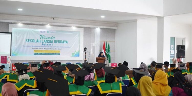 Puluhan Lansia Garut Ikuti Wisuda Program Inklusi Aisyiyah (foto/Diskominfo Garut)