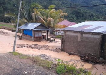Salah satu kawasan di Pesisir Selatan yang terdampak banjir  (foto/ist)