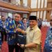 Penjabat (Pj) Gubernur Sulawesi Tenggara (Sultra), Andap Budhi Revianto menyerahkan Daftar Isian Pelaksanaan Anggaran (DIPA) dan Daftar Alokasi Transfer ke Daerah dan Dana Desa (TKDD) Tahun Anggaran (T.A.) 2025 kepada Satker Kementerian/Lembaga dan Kepada Daerah se-Sultra secara digital. (foto/Humas Pemprov Sultra)