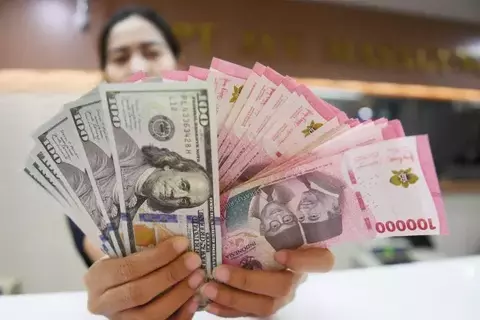 Dollar AS dan Rupiah. (foto/net)