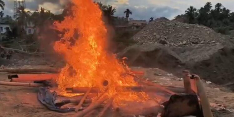Salah satu camp atau tenda penambang yang dibakar (foto/ist)