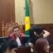Viral Sandra Dewi Peluk Suaminya di Ruang Sidang Bikin Hakim Senyam Senyum (foto/X)
