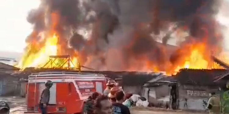 Pasar Induk Cepu Blora Dilanda Kebakaran (foto/ist)