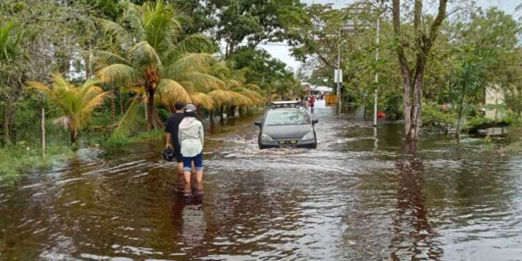 Banjir di salah satu daerah di Kabupaten Mempawah. (foto/ist)