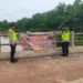 Banner himbauan bencana yang dipasang Personil Polsek Belitang II. (foto/Yesi)