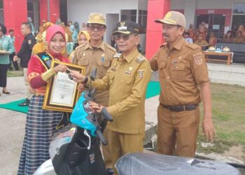 Bidan Teladan Dapat 3 Motor usai Sempat Kena Prank Pemda Polman.(foto/ist)
