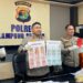 Kapolres Lampung Selatan AKPB Yusriandi Yusrin saat ekspose kasus pengedaran uang palsu (foto/ist)
