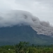 Gunung Semeru Kembali Erupsi Menyebabkan Hujan Abu (foto/ist)