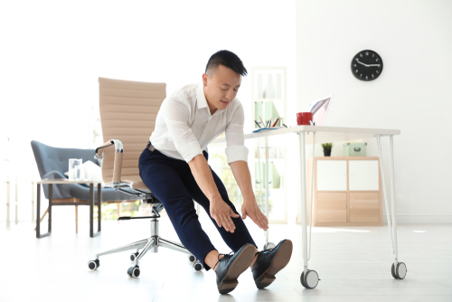Ilustrasi stretching di kantor. (foto/net)