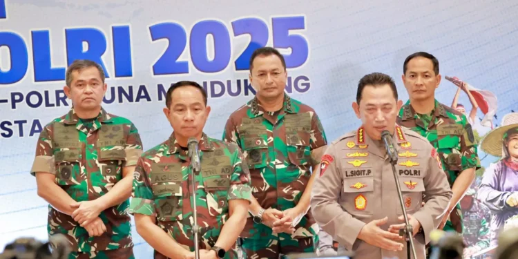 Kapolri Jenderal Listyo Sigit Prabowo saat diwawancarai dalam Rapim Polri 2025, Jumat (31/1/2025). (foto/dok)