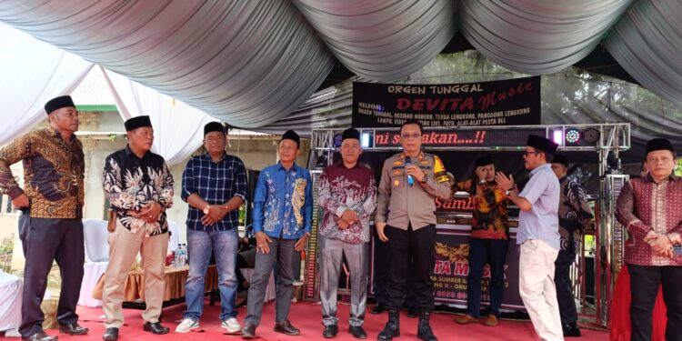 Kapolsek Belitang II Berikan Himbauan Larangan Musik Pengganggu Kamtibnas dalam Pelaksanaan Keramaian (foto/Yesi)