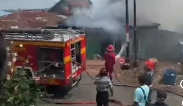 Kebakaran Hebat Landa Rumah di Bengkong Batam (foto/ist)