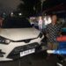 Kecelakaan di Jaksel, Pengendara Mobil Tabrak Gerobak Sate dan Warung (foto/ist)