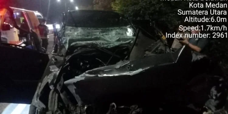 Kondisi mobil korban yang remuk usai kecelakaan maut. (foto/dok)
