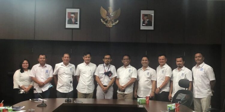Pengurus Gapensi Kota Batam, saat melakukan audiensi ke Bandara Hang Nadim Batam beberapa waktu lalu. (foto/dok)
