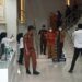 Tersangka korupsi RA dan SU saat digiring petugas jaksa menuju Rutan Karimun beberapa waktu lalu. (foto/dok)