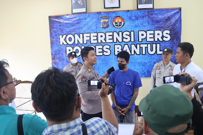 Pelaku pencurian saat jumpa pers (foto/dok)