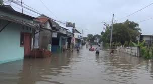 Banjir yang melanda Kota Tegal . (foto/dok)