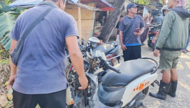 2 motor korban yang diparkir usai kecelakaan adu banteng. (foto/ist)