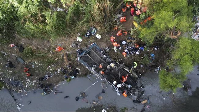 Bus di Guatemala Nyemplung ke Sungai Limbah (foto/dok)