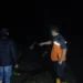 Petugas BPBD Kabupaten Garut meninnjau lokasi banjir bandang di Garut. (foto/ist)