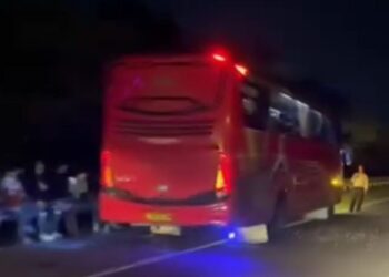 Kecelakaan beruntun terjadi di kilometer 802 Tol Pasuruan-Probolinggo (Paspro), di Desa Rejoso Kidulruas, Kabupaten Pasuruan, Kamis (6/2/2025) pagi (foto/ist)