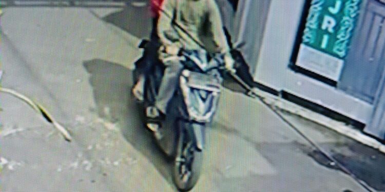 tangkapan layar saat pelaku hendak melakukan aksinya  (foto/ist)